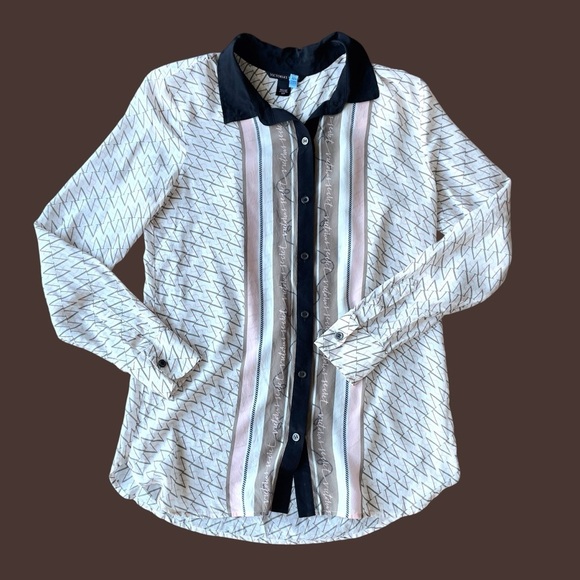 Victoria’s Secret 100% silk blush pink logo front button down blouse size small - Picture 1 of 16